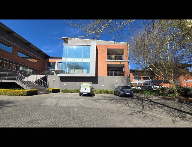 1,990M² OFFICE FOR SALE IN BEDFORDVIEW